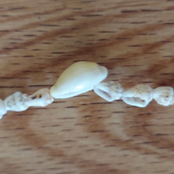Shell necklace - Picture 3 of 3